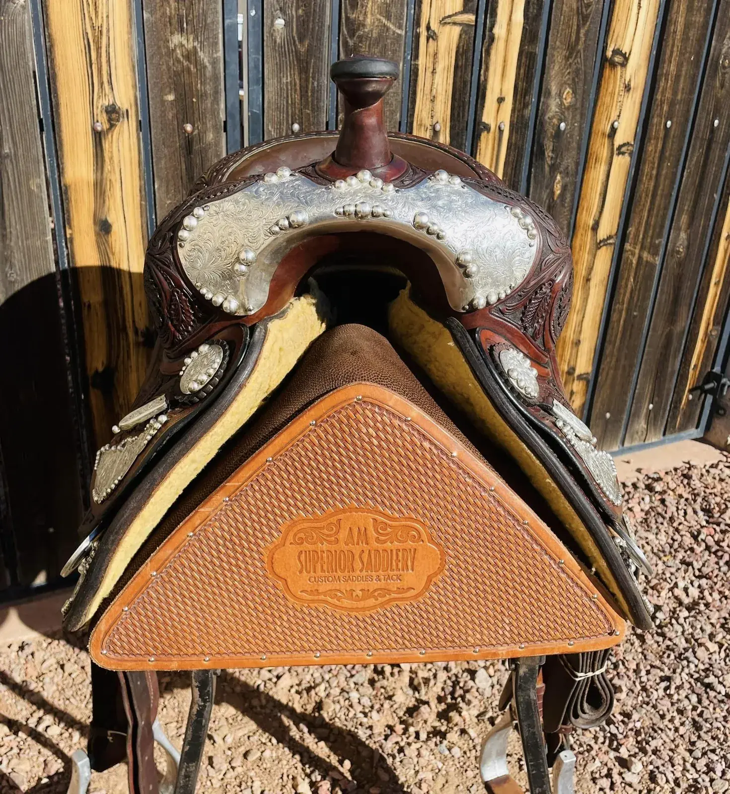 Bob Avila B17-120M — cantle rear with AM Superior Saddlery stamp