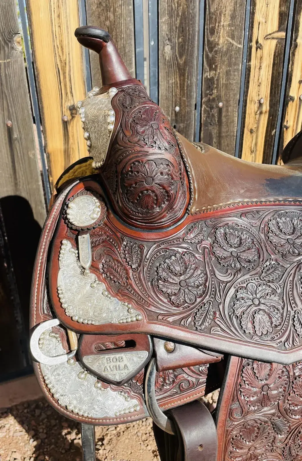 Bob Avila B17-120M — horn swell left with Bob Avila badge