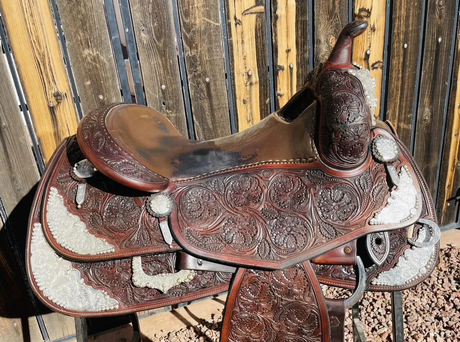 Bob Avila B17-120M — seat top right view
