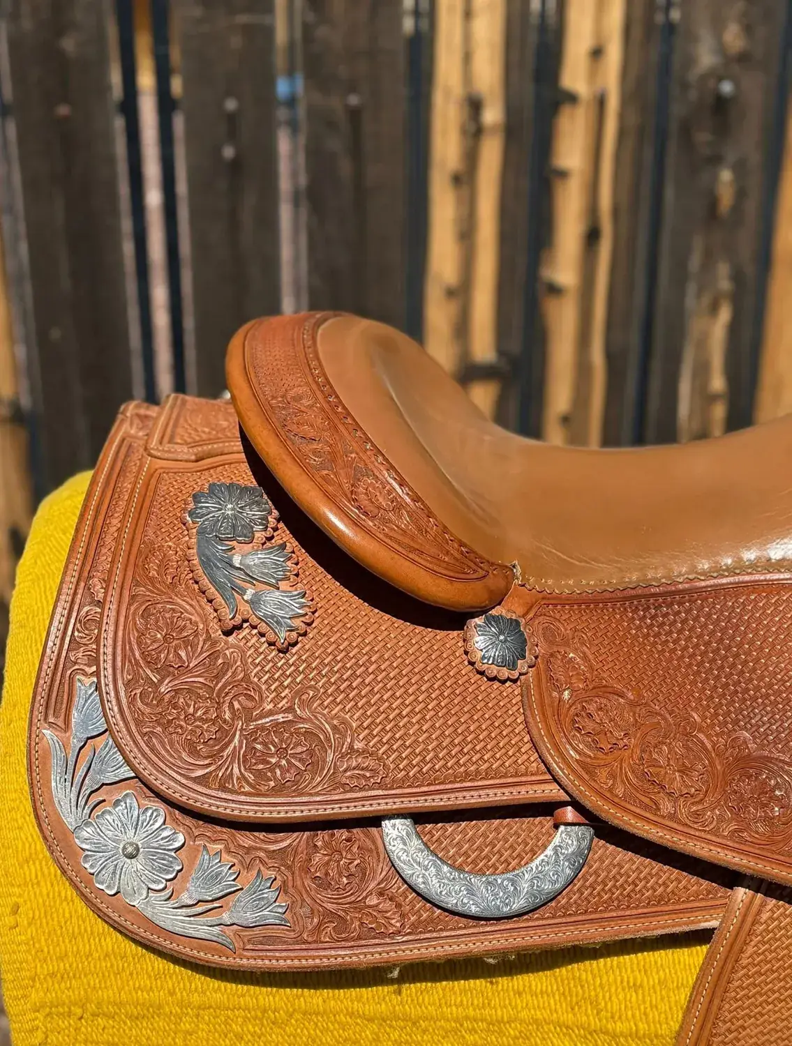 Bob's Custom 16 — cantle right silver and floral close-up