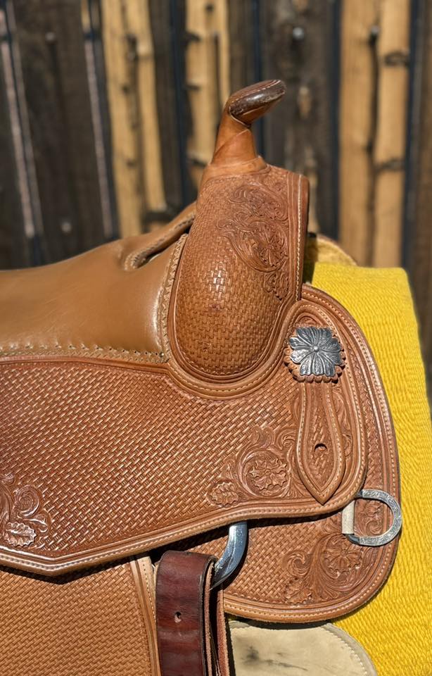 Bob's Custom 16 Tan — horn swell right detail
