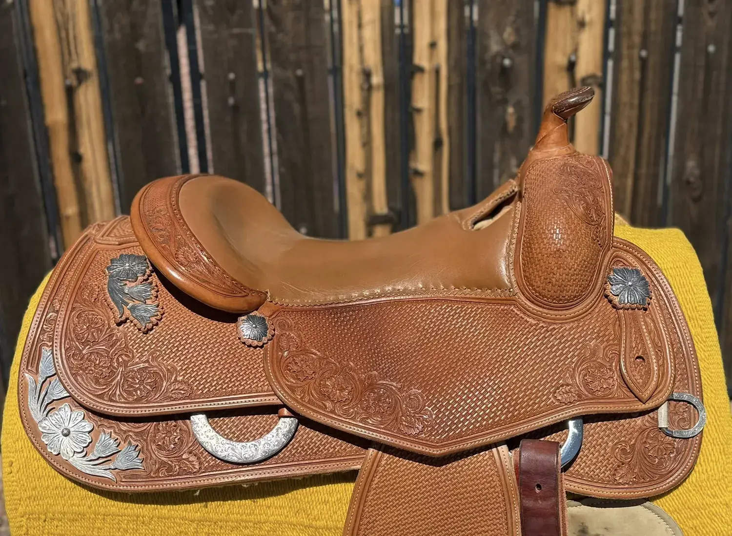 Bob's Custom 16 Tan — seat top left view