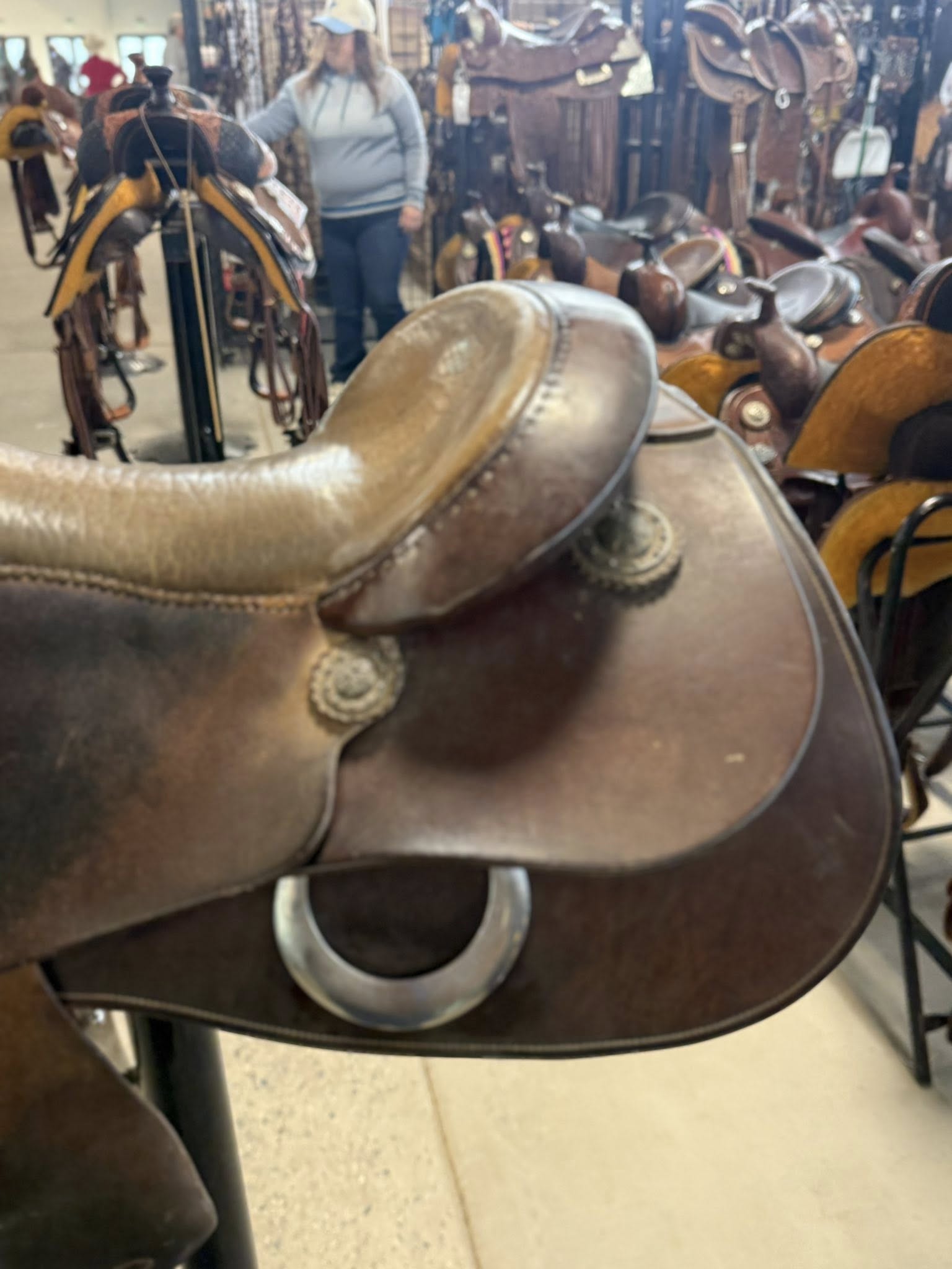 Jason Vanlandingham Superior — cantle right concho and dee detail