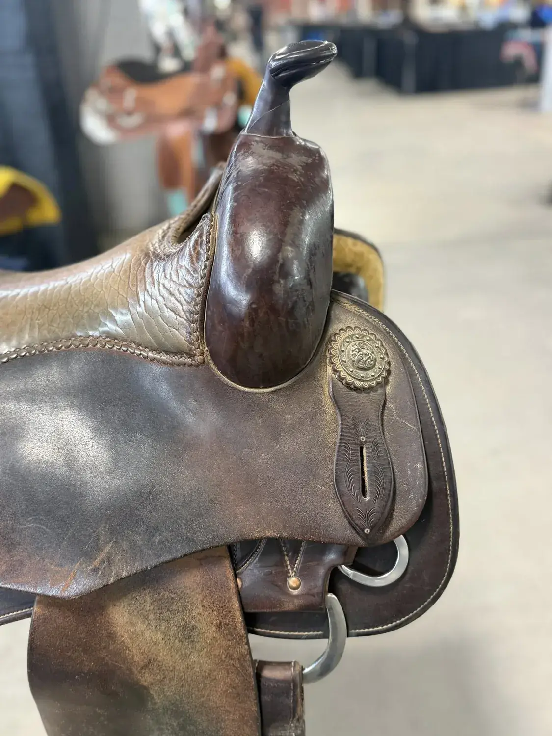 Jason Vanlandingham Superior — horn and swell right with bison leather