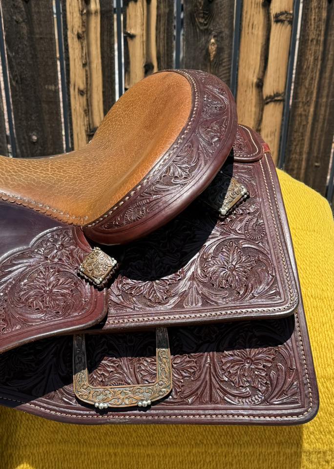 Kyle Tack Reiner 15.5 — cantle and skirt detail