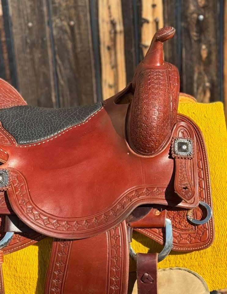 Lady Cowhorse — horn swell right detail