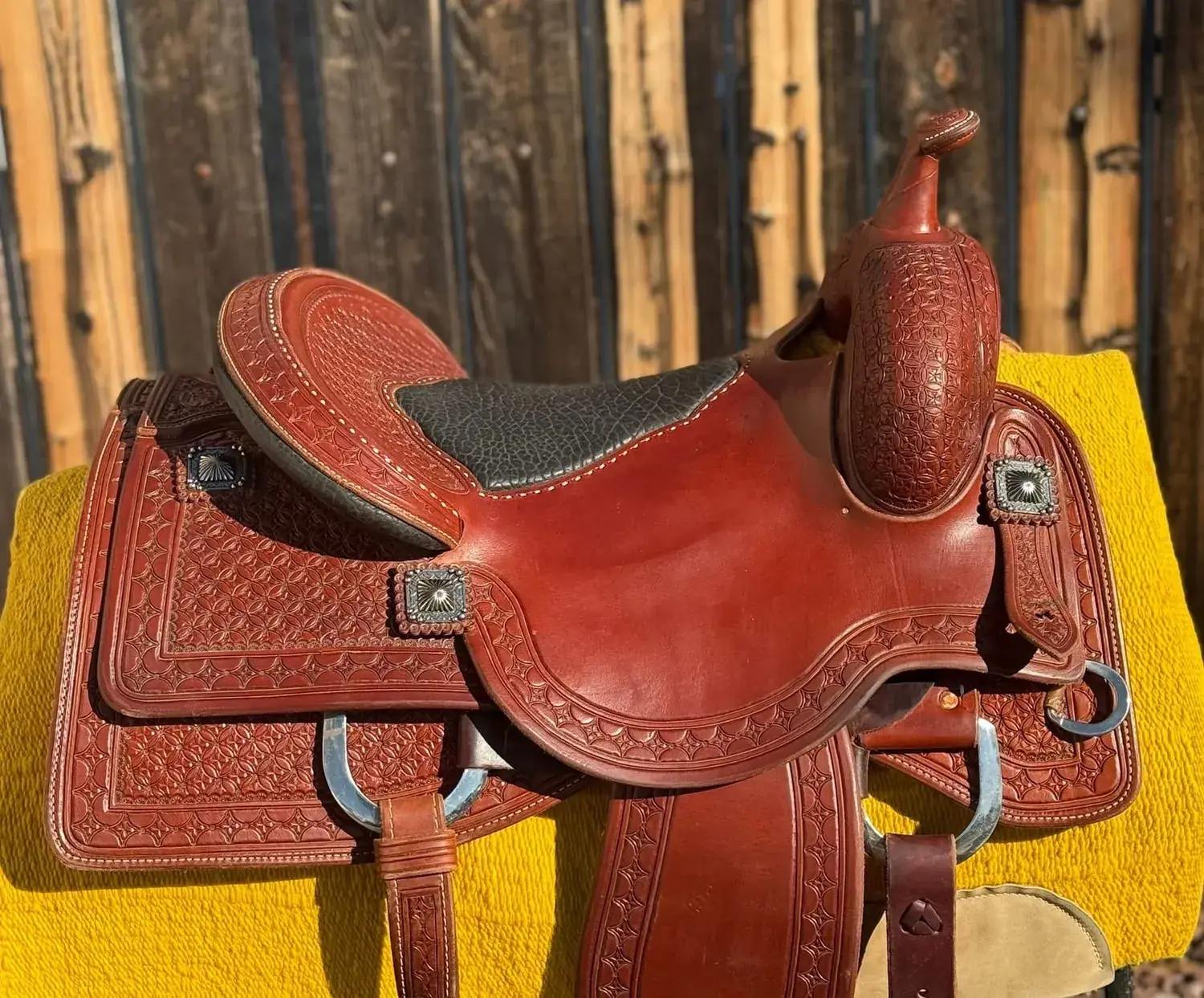 Lady Cowhorse — seat top right with cantle detail