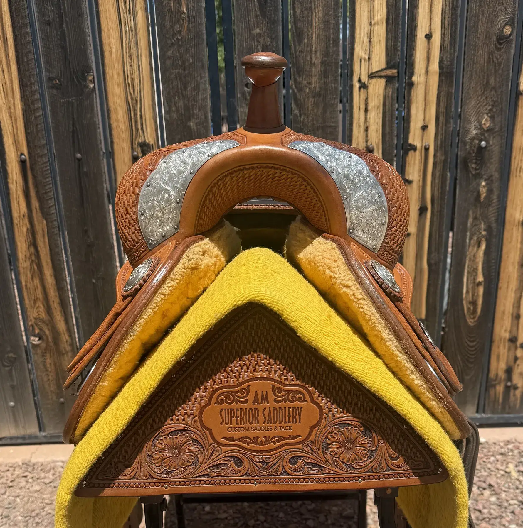 MR Reiner Superior — cantle rear with AM Superior Saddlery stamp