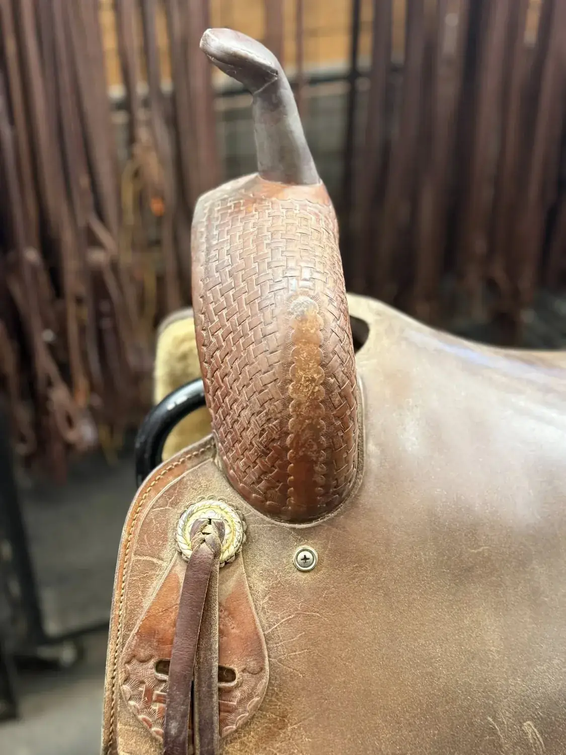 Horn and swell detail